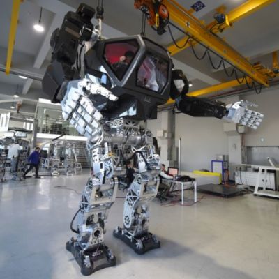 World’s first giant manned robot takes its first steps in South K...