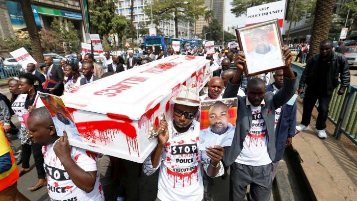 Angry Kenyan protesters burn down crime scene of police murders