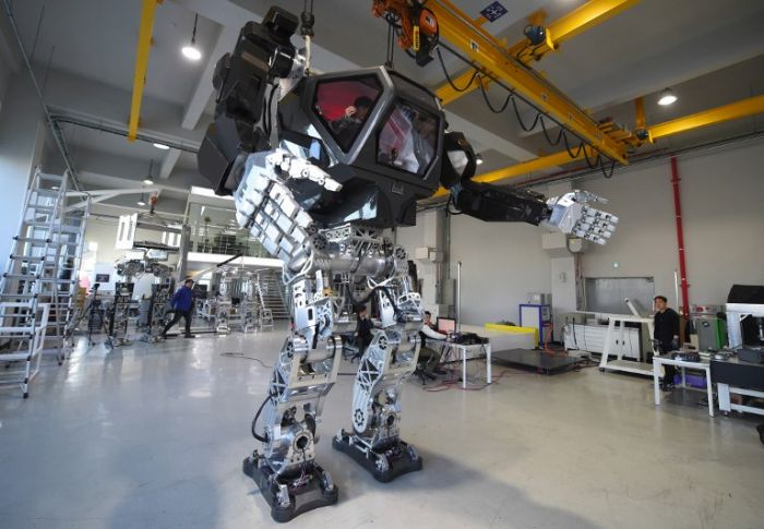 World’s first giant manned robot takes its first steps in South Korea